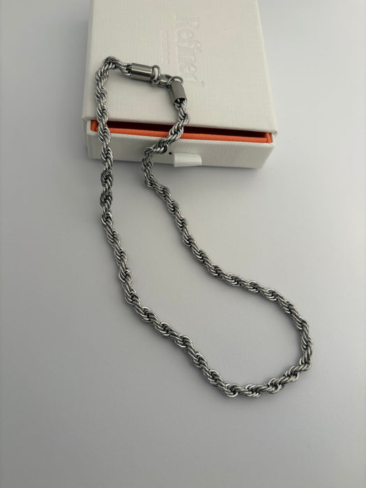 Stainless steel twist chain