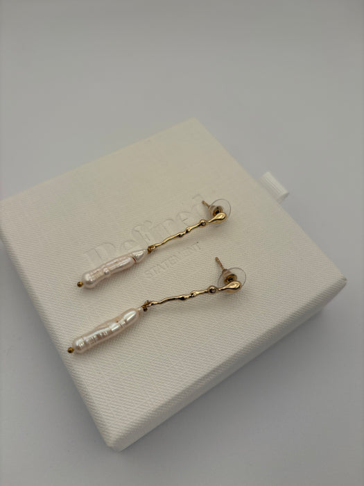 Pearl drop earrings